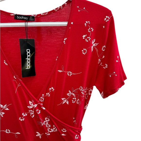 Boohoo Red Floral Wrap Dress with Ruffled Hem Size 8 - Picture 3 of 3